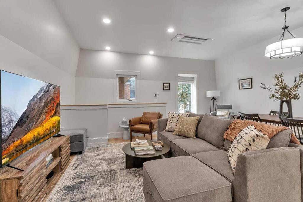 水牛城Carriage House Loft - King Bed And Garage Parking公寓 外观 照片
