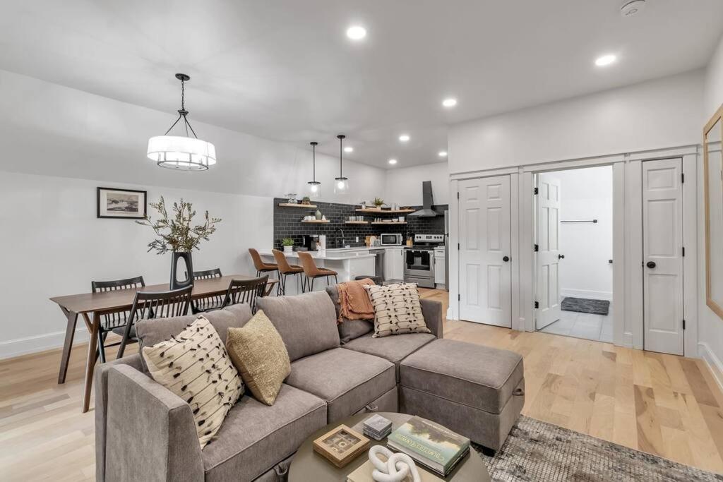 水牛城Carriage House Loft - King Bed And Garage Parking公寓 外观 照片
