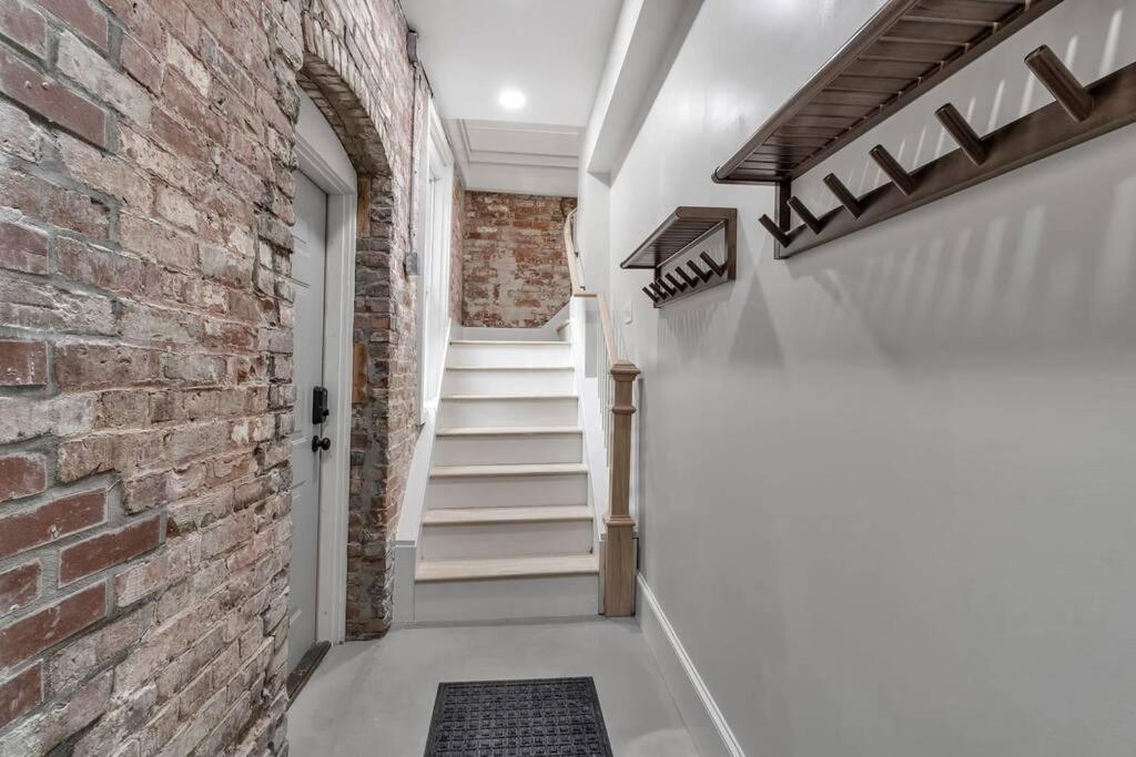 水牛城Carriage House Loft - King Bed And Garage Parking公寓 外观 照片